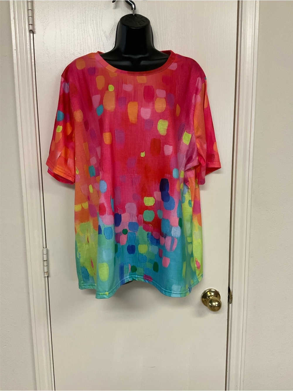 Women's Short Sleeve Crew Neck Tee in Pink Multicolor